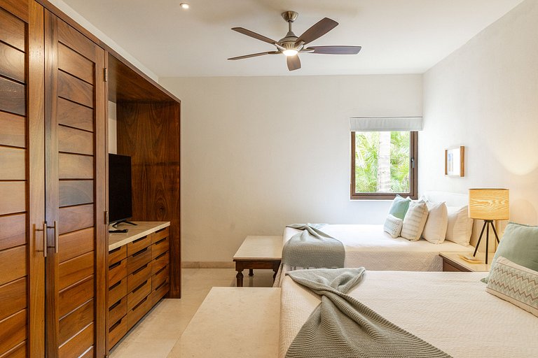Beautiful Beachfront House Girasol