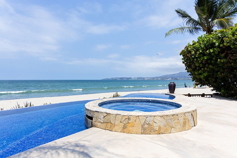 Beautiful Beachfront House Girasol