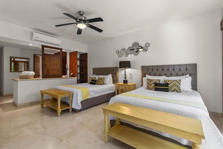 Pelicano. Beachfront 2 floor condo in Bucerias