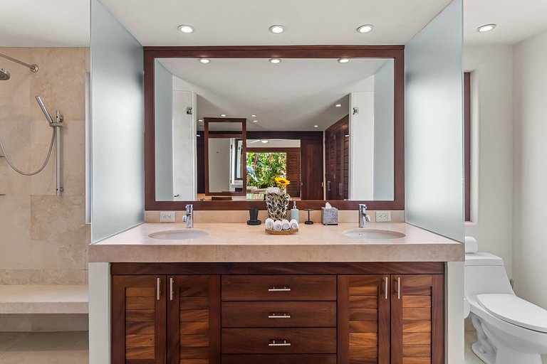 Pelicano. Beachfront 2 floor condo in Bucerias