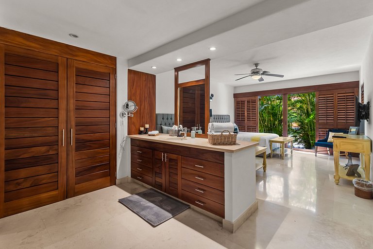 Pelicano. Beachfront 2 floor condo in Bucerias