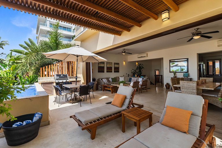 Pelicano. Beachfront 2 floor condo in Bucerias