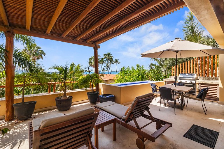 Pelicano. Beachfront 2 floor condo in Bucerias