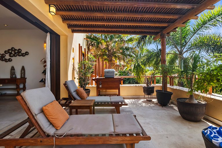 Pelicano. Beachfront 2 floor condo in Bucerias