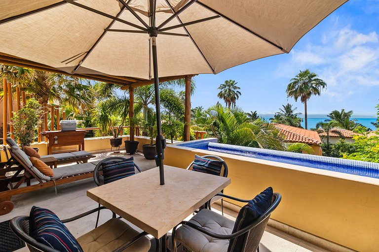 Pelicano. Beachfront 2 floor condo in Bucerias