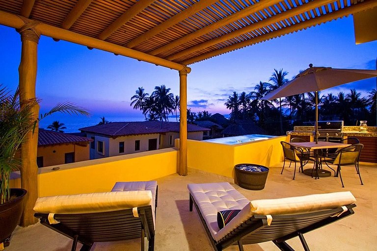 Pelicano. Beachfront 2 floor condo in Bucerias