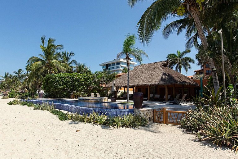 Pelicano. Beachfront 2 floor condo in Bucerias